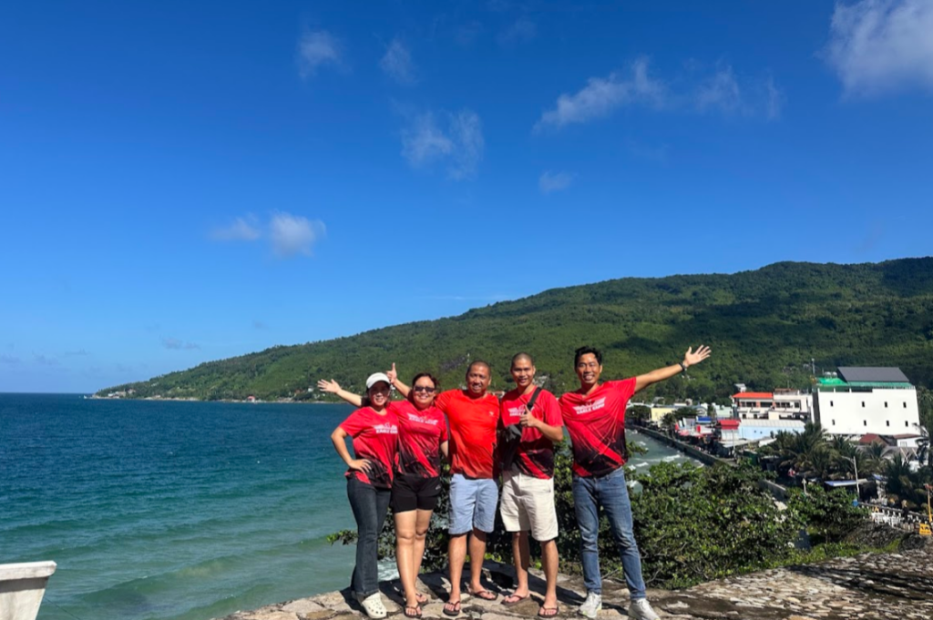 Hòn Sơn chào đón cộng đồng Eagle Camp đến tham quan