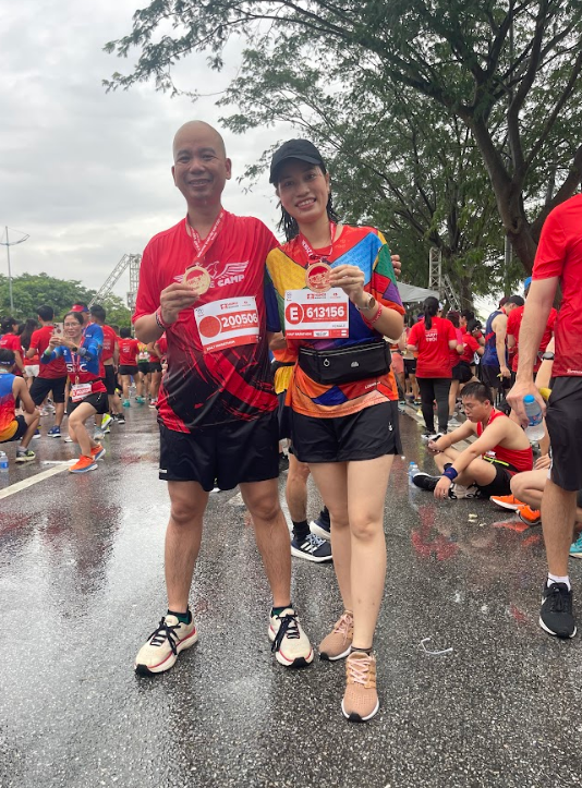 Lê Xuân Dương cùng Vợ chinh phục giải Marathon