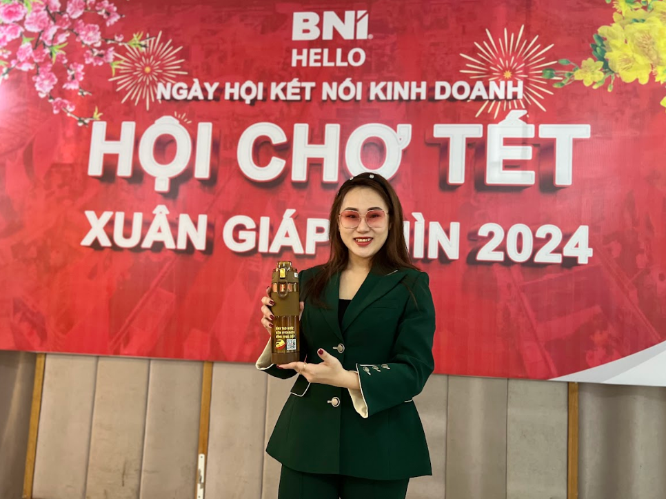 Tạ Kỳ Anh giới thiệu sản phẩm tại BNI Hello Chapter