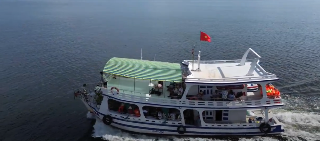 Tàu Du Lịch Sea Mê đang trải nghiệm cùng du khách quanh đảo Hòn Sơn