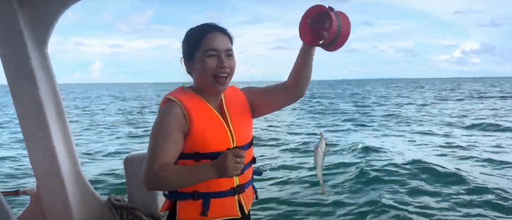 Tàu du lịch Sea Mê cùng khách câu cá