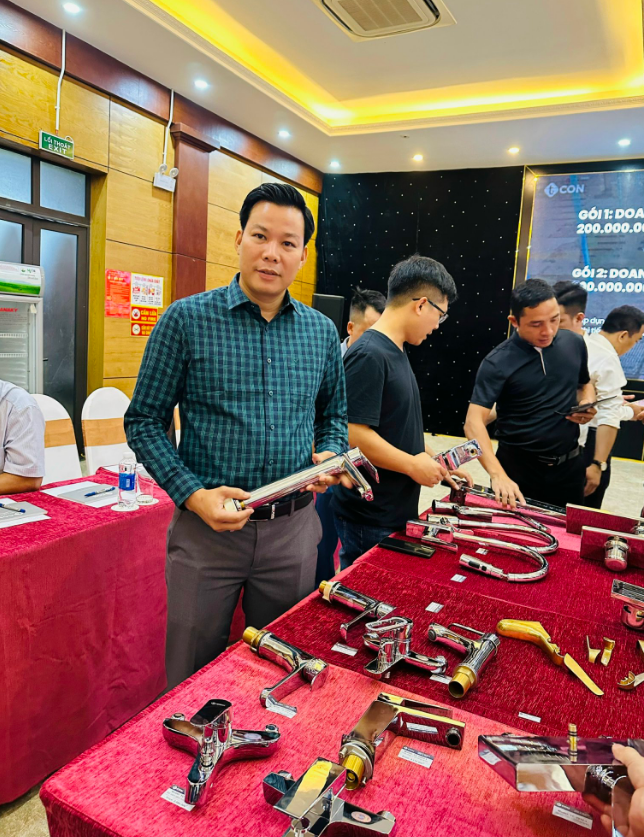 Nguyễn Giàu Phú tham gia hội trợ triển làm ngành thiết bị vệ sinh