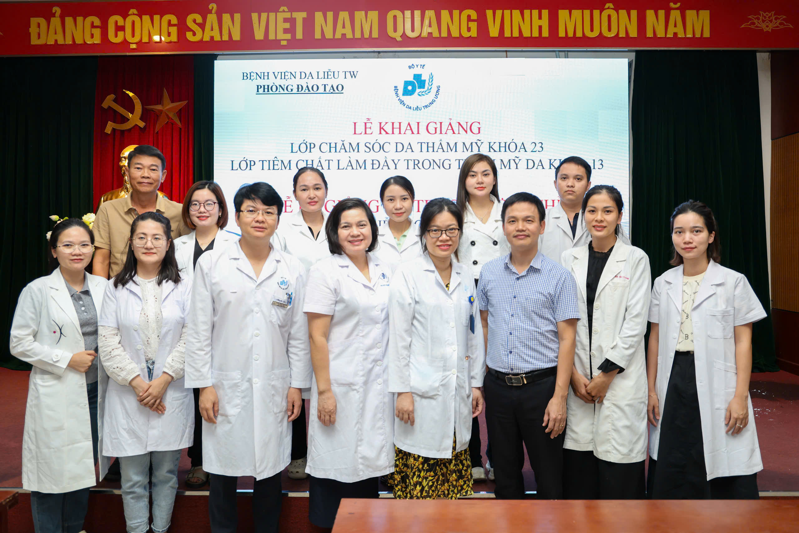 Bác sĩ Nguyễn Hương — Người Chị Da Liễu Hai Đầu Biển