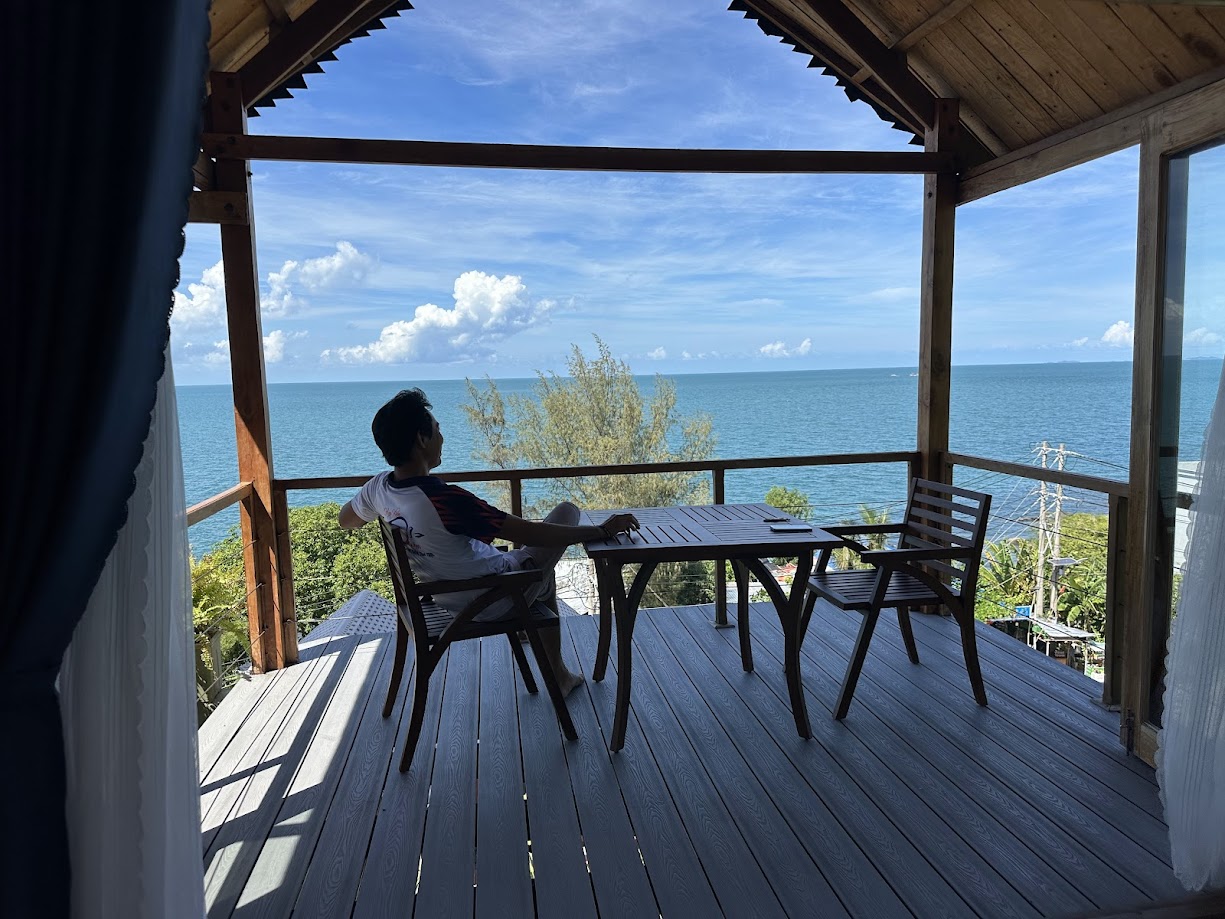 Ban công view biển tại Hon Son Island Dream nhìn ra đường chân trời