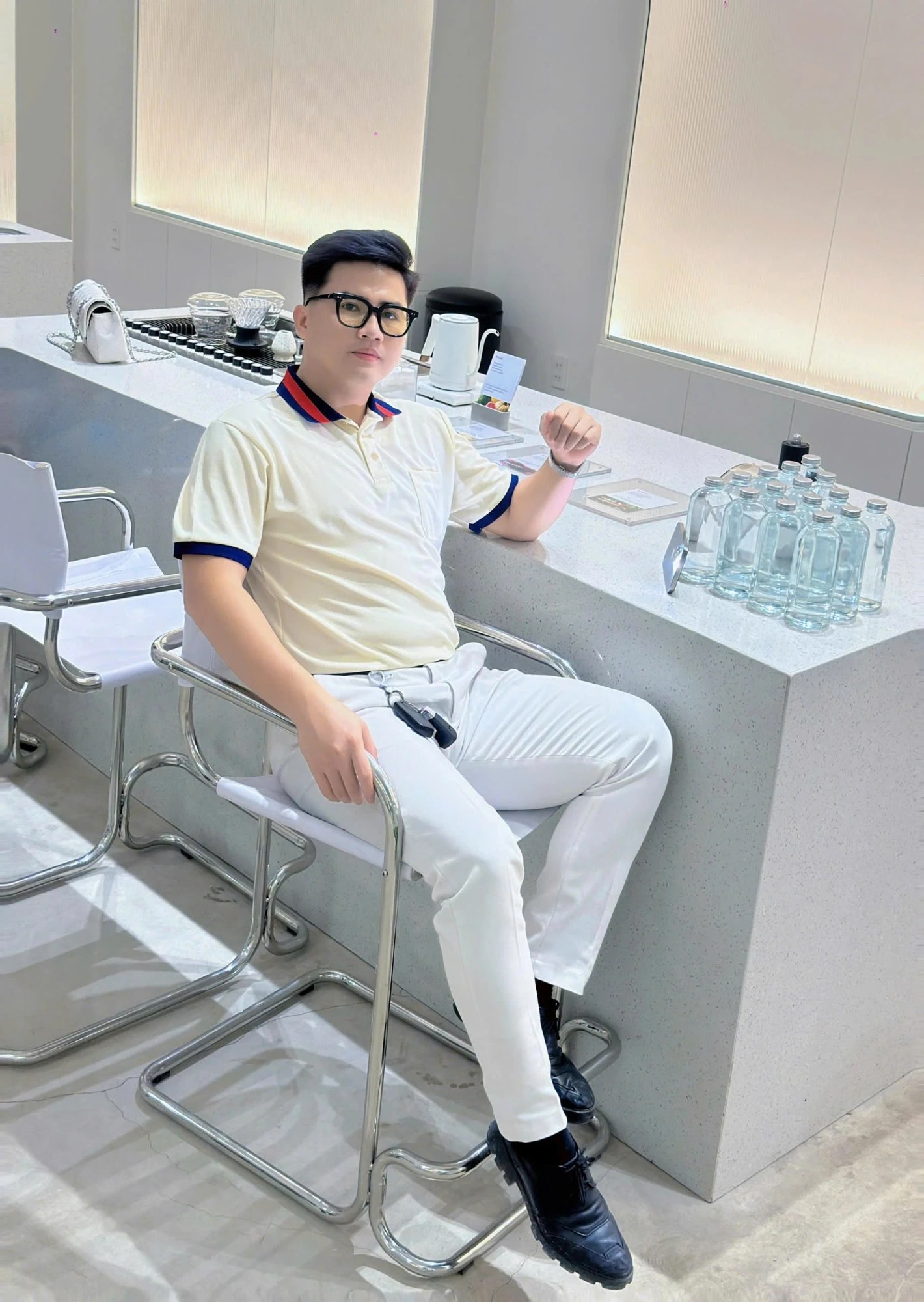 Đậu Đức Huy trong không gian làm việc - người trẻ đã chọn tập trung vào chuyên môn