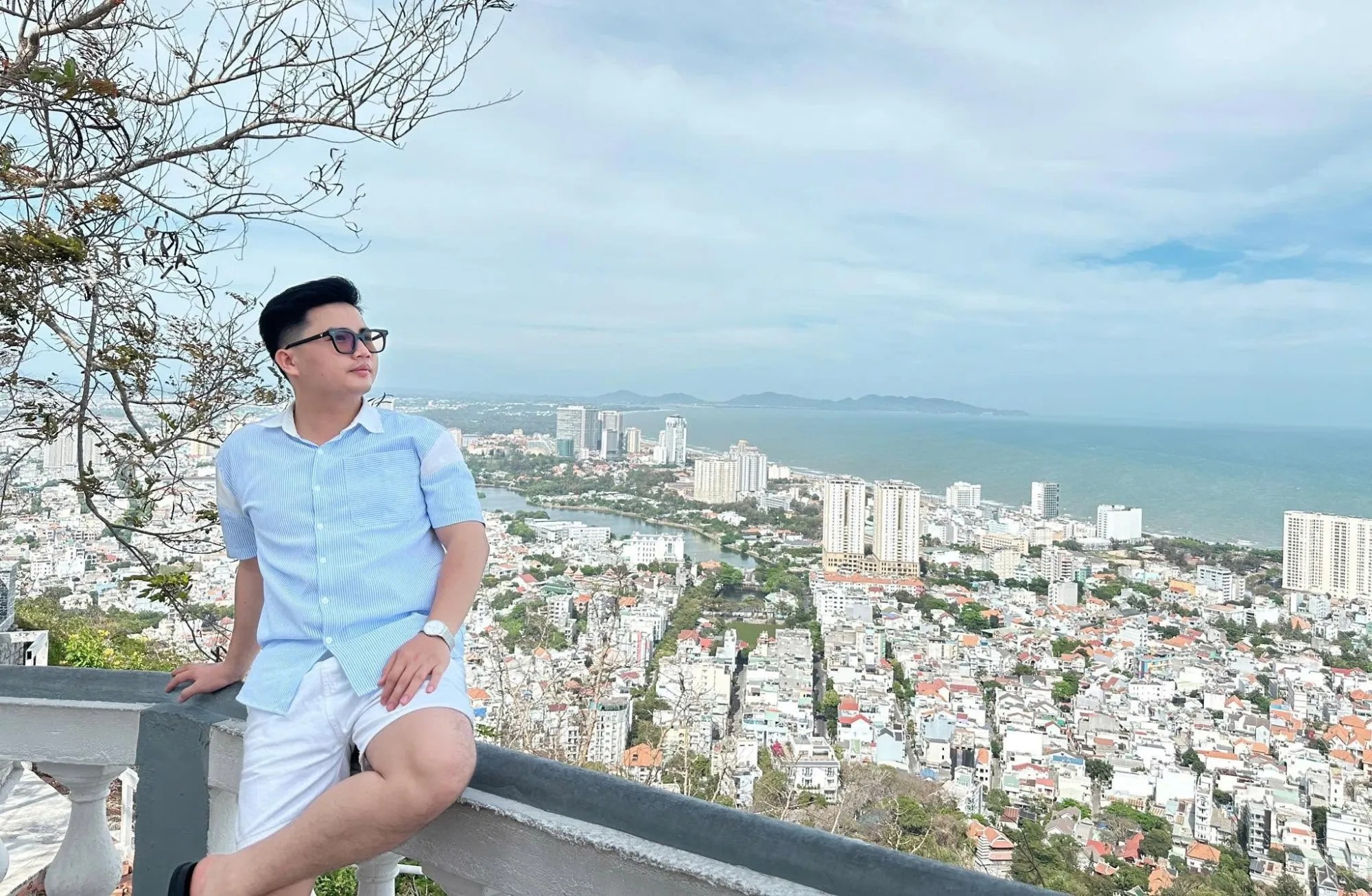 Đậu Đức Huy ngồi nhìn biển Vũng Tàu - những ngày đi tìm hướng đi của mình