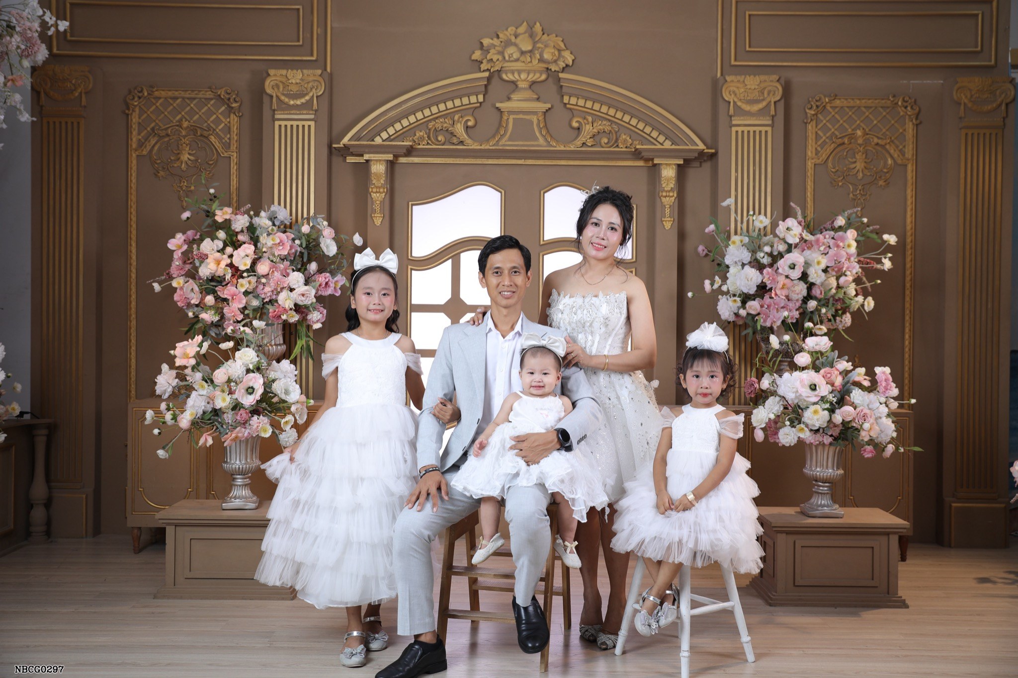 Gia đình Nguyễn Đức Tốt cùng ba con gái